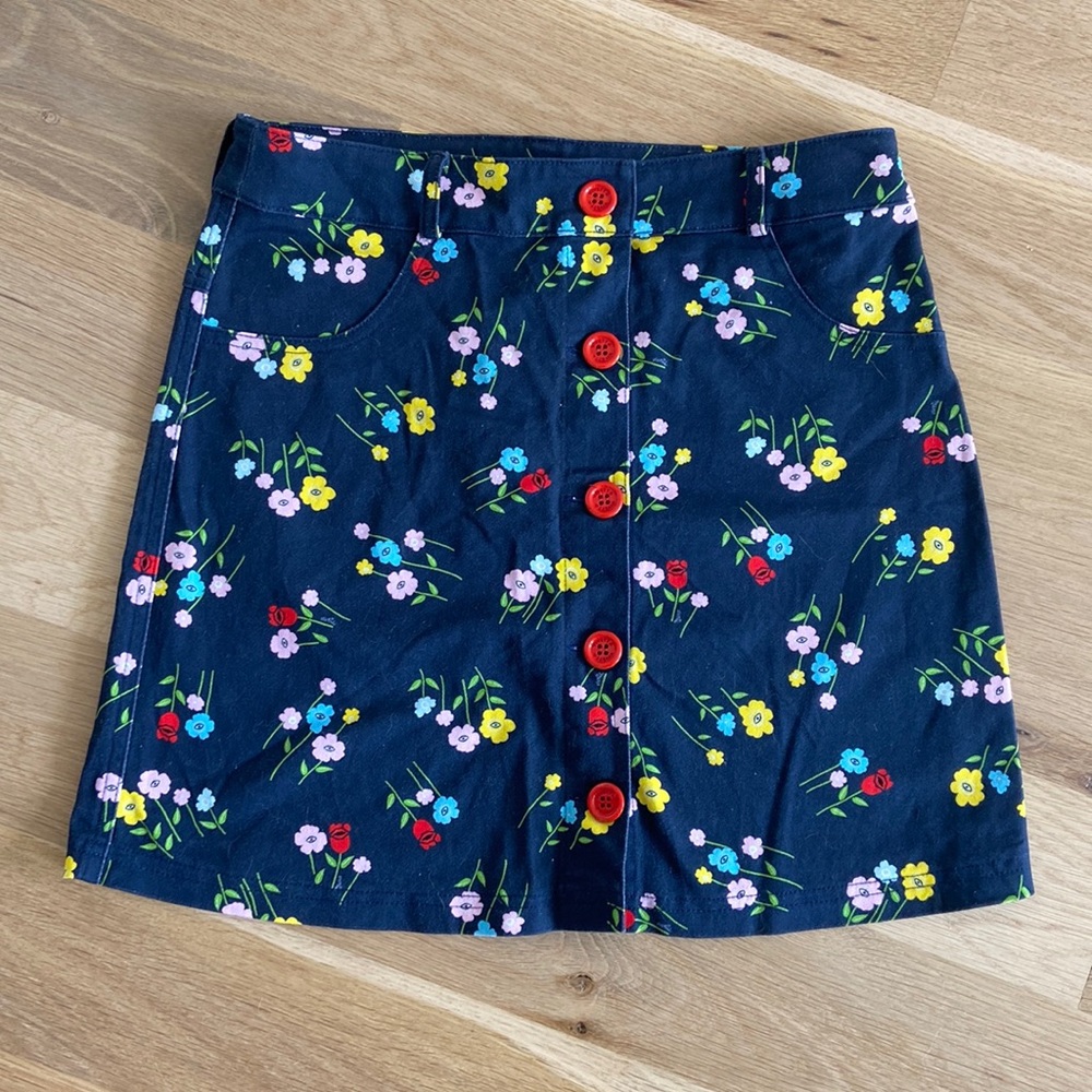 Vivetta girls baby skirt with bright red buttons. Sz 12